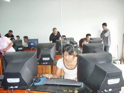 黄泽镇成校为失土农民举办电脑培训班--嵊州新闻网
